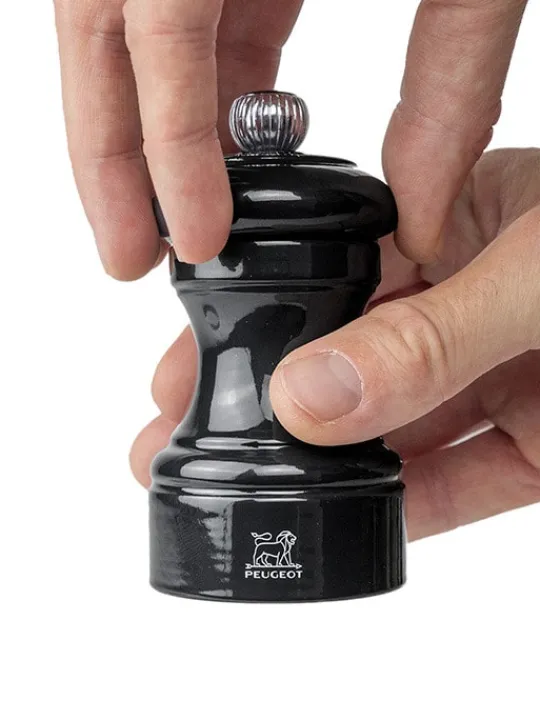 Fashion Bistro Manual wooden pepper mill in black gloss, 10cm For Under £50|Pepper