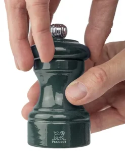 Cheap Bistro Manual wooden pepper mill in forest green gloss, 10cm For Under £50|Pepper
