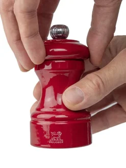 Online Bistro Manual wooden pepper mill in passion red gloss, 10cm For Under £50|Pepper