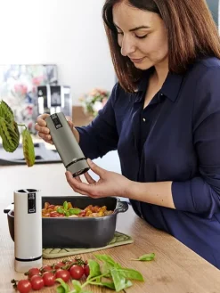 Flash Sale Line electric Set of u’select rechargeable electric salt and pepper mills, li-ion battery, carbon and aluminum, 15 cm - 6in For The Host With The Most|For The Foodie