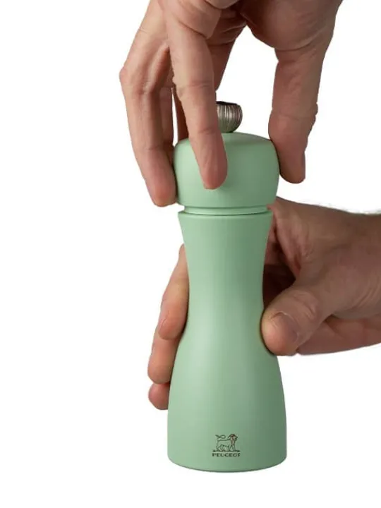 Hot Tahiti Manual beech wood salt mill in green, 15cm Salt|Salt Mills